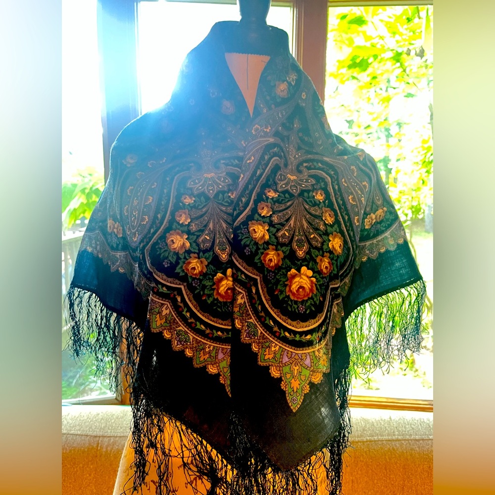 Elegant Floral Patterned Shawl